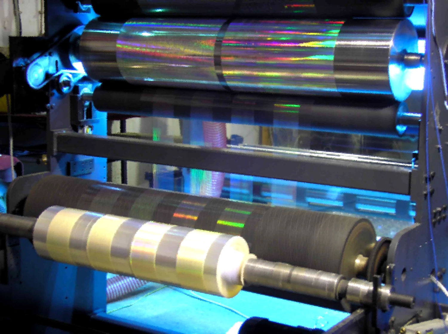 UV-Embosser zur Produktion von nahtlosen Verpackungsfolien mit holographischen Elementen