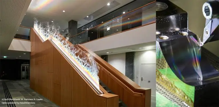Treppe im Foyer des Ministeriums mit Regenbogenprojektion